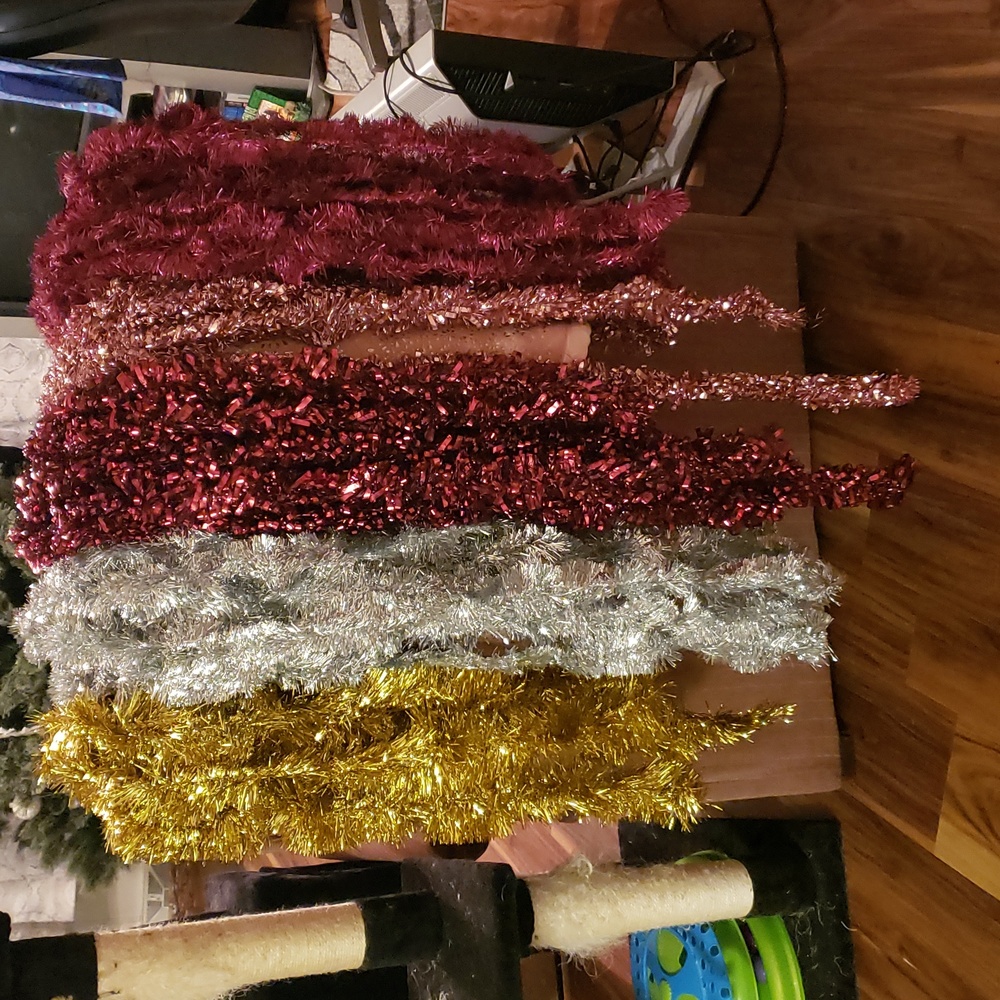 Vintage. Variety of Garlands. Medium shade mauve color is all 1 strand. - Picture 2 of 9
